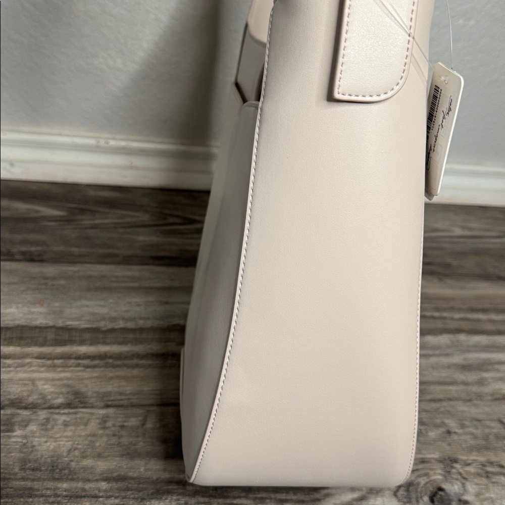 Lululemon Leather Alternative Shoulder Bag 8L Cream Cashew Vegan Handbag Trendy - Picture 11 of 11